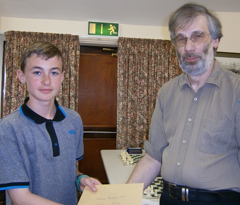 Evan Doyle receiving his Grading Prize from Tournament Organizer, Pete Morriss 